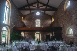 Salle principale prise en grand angle