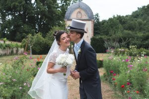 Le baiser devant la petite chapelle