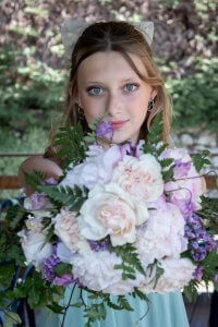 Portrait avec bouquet de la mariée