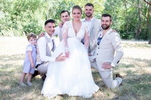 Photo de la mariée avec les témoins