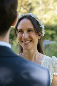 Le regarde de la mariée envers son mari
